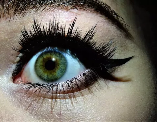 5 סגנונות אייליינר קלאסיים לכל אירוע